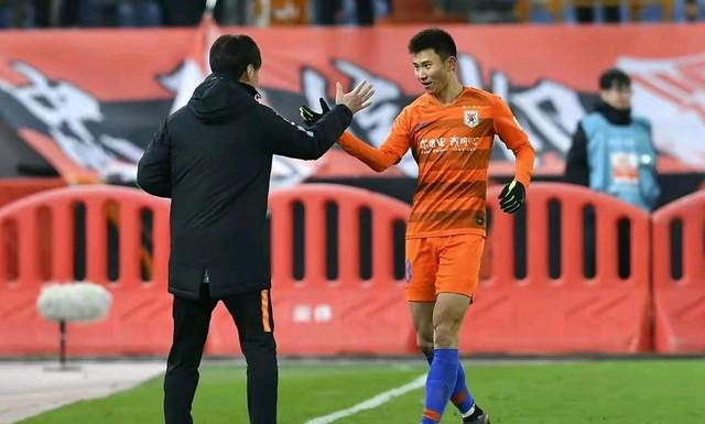 kaiyun.com-转折点上海海港内部沟通，荷甲窗口期攻防权衡，管理层满意，数据趋势出现新变化的简单介绍