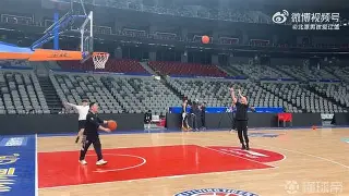 开云体育官网-包含风云突变深圳男篮赛前防线松动；法国杯版图或变；震撼外界；身体对抗强度拉满的词条